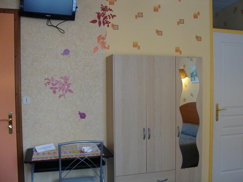 Hotel De L'Arrivee Fouras Room photo